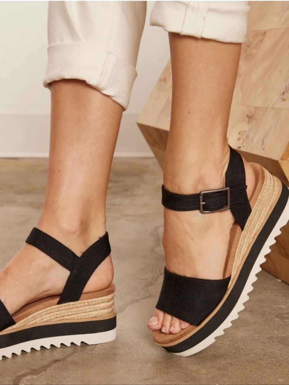 Tom's Black Diane Wedge Sandals Size 9.5
